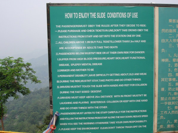Hilarious Chinese sign at the Great Wall of China
